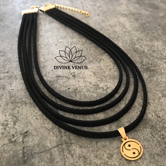 DIVINE VENUS Jewelry - Ying Yang Pendant Layered Faux Suede Choker